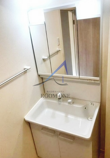 白馬レジデンシアの洗面所|独立洗面台です。