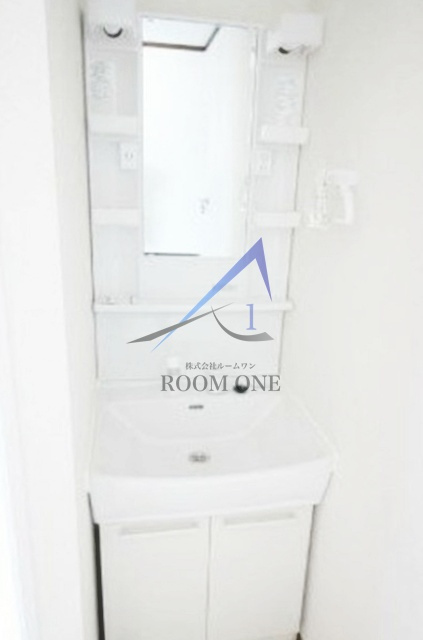 石沢ビルの洗面所|独立洗面台です。