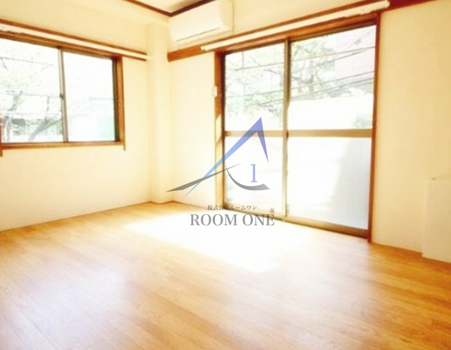 石沢ビルの居間・リビング|洋室のお部屋です。