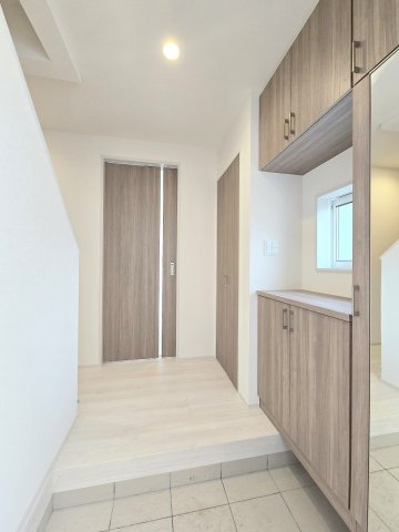 羽村市緑ヶ丘4丁目　全9棟の玄関