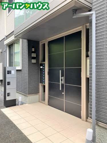 ブルーム津島福居のエントランス