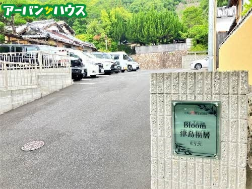 ブルーム津島福居の駐車場