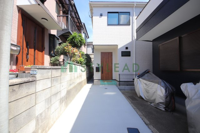 【前面道路含む現地写真】