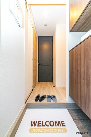 コラージュくりたの玄関