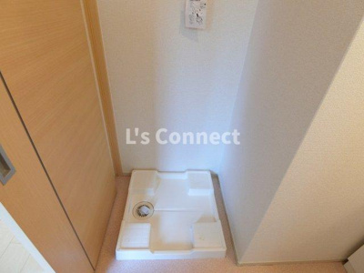 【設備】 | フォンテーヌ | 室内洗濯機置き場には排水パン付き。