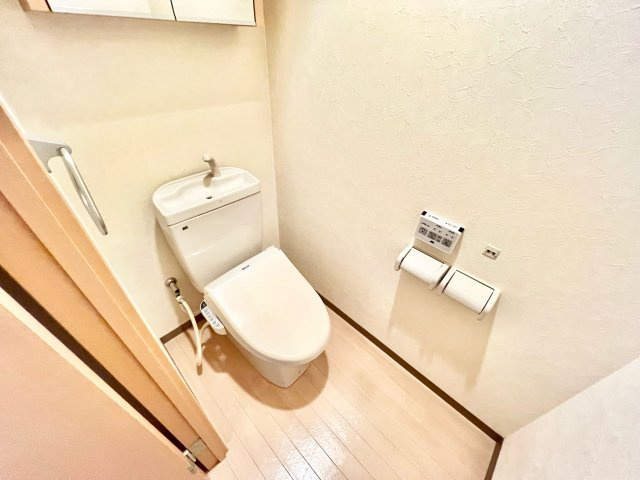 グロリオーサのトイレ