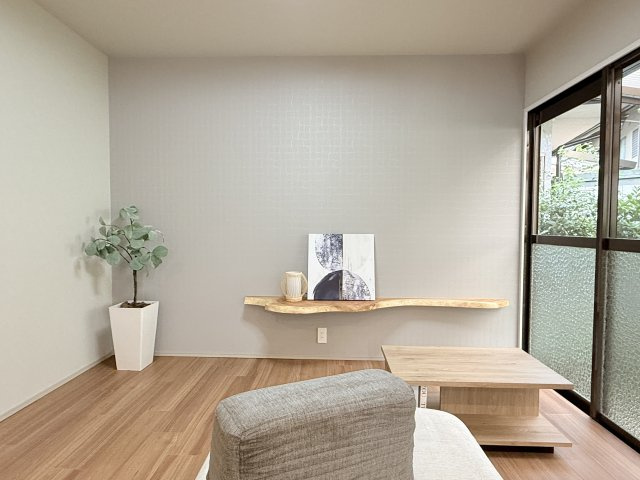 大津市瀬田5丁目中古戸建　天然木フルリノベーションの居間・リビング