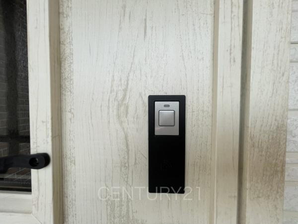 前橋市樋越町第4 2号棟の玄関|スマートキー付き玄関ドア
