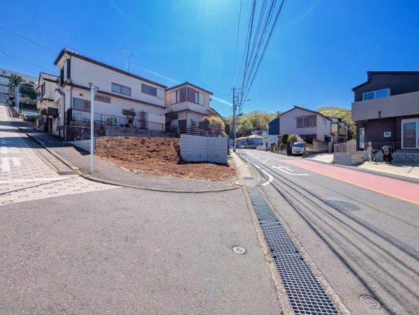 横浜市港北区小机町の新築一戸建の前面道路含む現地写真|陽当りの良さ、住環境を現地にてご確認下さい！
周辺環境も合わせてご案内させて頂きます！