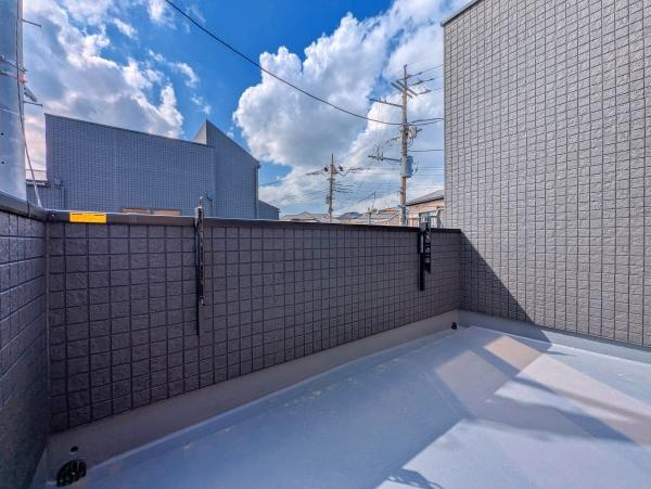 横浜市青葉区大場町の新築一戸建のバルコニー|陽当り良好のバルコニー！
風通しもよく気持ちいいです