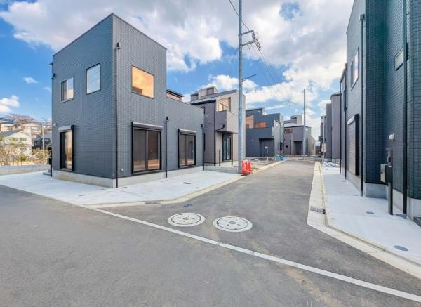 横浜市青葉区大場町の新築一戸建の前面道路含む現地写真|陽当りの良さ、住環境を現地にてご確認下さい！
周辺環境も合わせてご案内させて頂きます！
