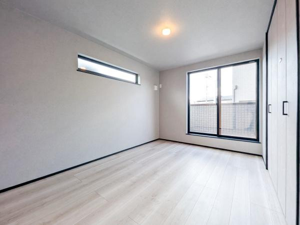横浜市青葉区大場町の新築一戸建の洋室|落ち着きのある洋室です！
休日はこちらでおくつろぎ下さい♪