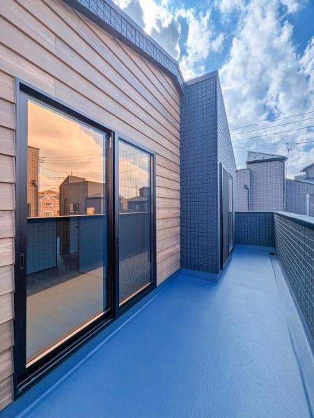 横浜市青葉区大場町の新築一戸建のバルコニー|陽当り良好のバルコニー！
風通しもよく気持ちいいです