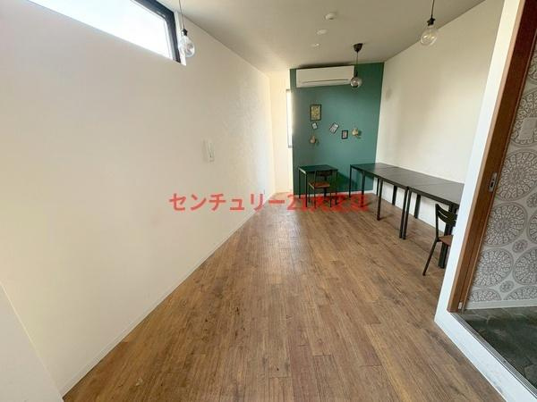 ルートトラストビルのその他|★明るい店内です★