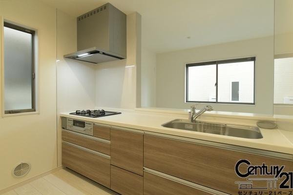 リーブルガーデン九条町 ３号棟 ／新築一戸建の内観：施工例|■収納力と使いやすさを追求したシステムキッチンです！■