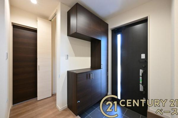 リーブルガーデン九条町 ８号棟 ／新築一戸建の内観：施工例|■ＴＶモニター付きインターホンで防犯対策もバッチリ！来客も一目でわかり安心です！■