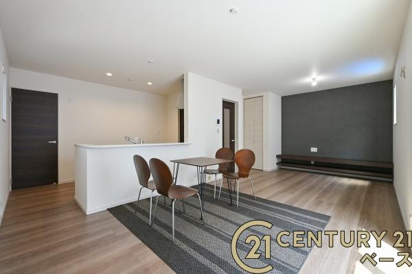 リーブルガーデン九条町 ８号棟 ／新築一戸建の内観：施工例|■ペアガラス使用で結露の心配もありません！■