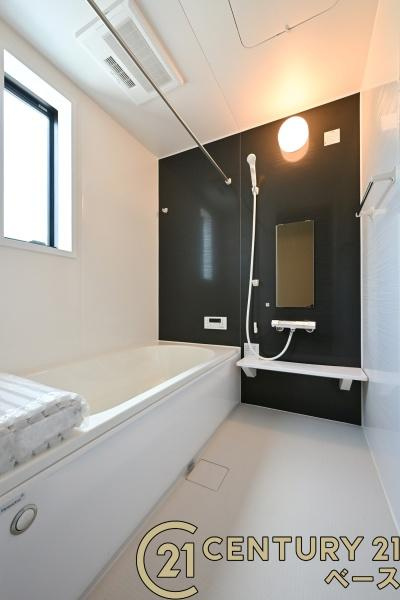 リーブルガーデン九条町 ８号棟 ／新築一戸建の内観：施工例|■日当たりのよい明るい雰囲気の洋室です！■