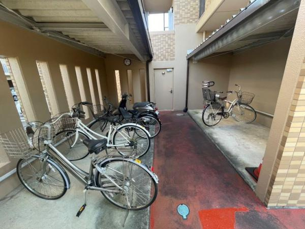シャトレー康生ツインズ南館のその他共用部分|駐輪場です。