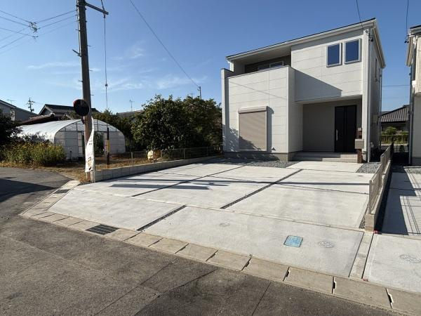 西尾第82米津町　全2棟・1号棟の駐車場|３台駐車できます