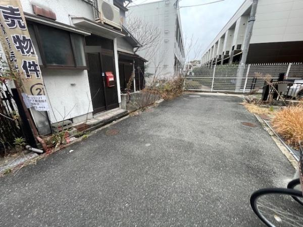 【前面道路含む現地写真】