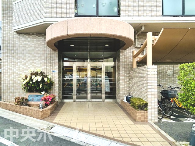 シティコート奥戸のエントランス|【エントランス】マンションのエントランスは、その物件の印象を決める、顔とも言える場所です。毎日通る場所ですからきれいなのが一番です。
