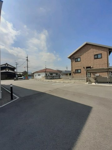 クラール朔日市Ａの駐車場