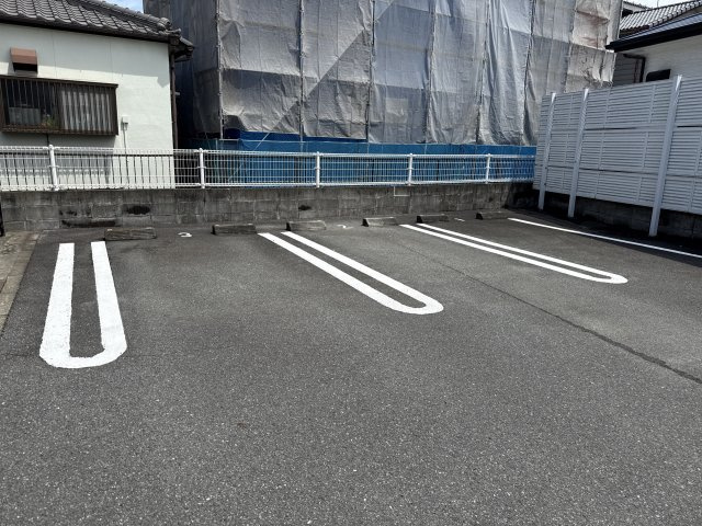メゾン・レリアの駐車場