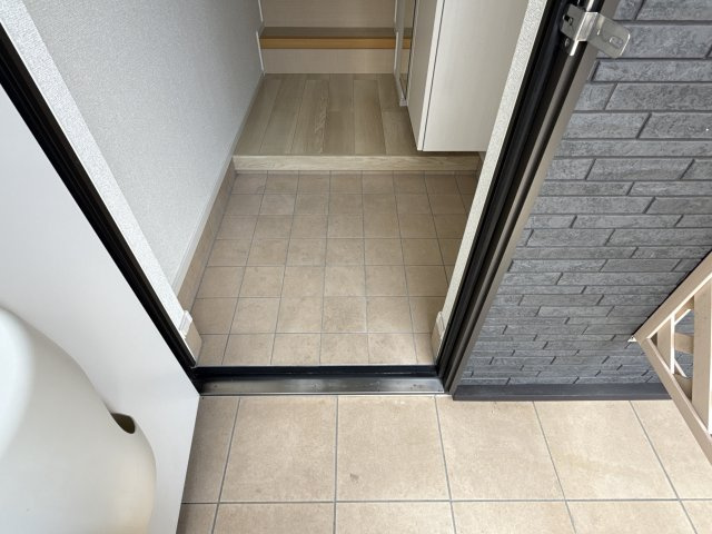 ヴィラ　ドゥ　グレーヌ梅ケ谷Ｂの玄関