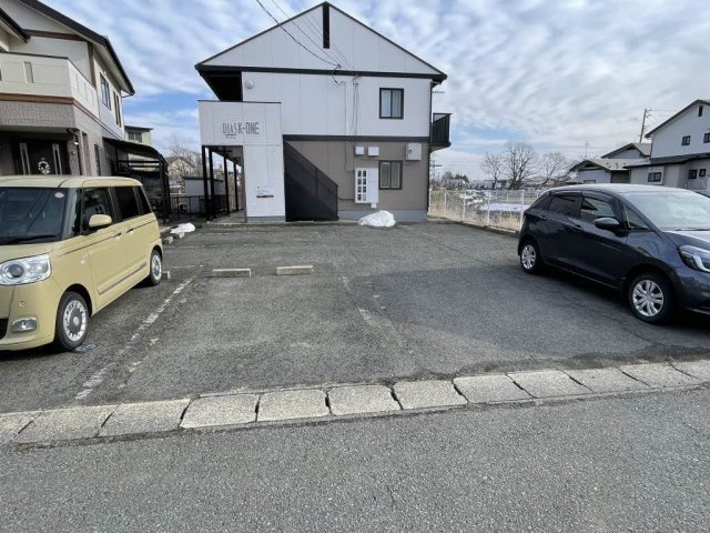ディアス ケイワンの駐車場