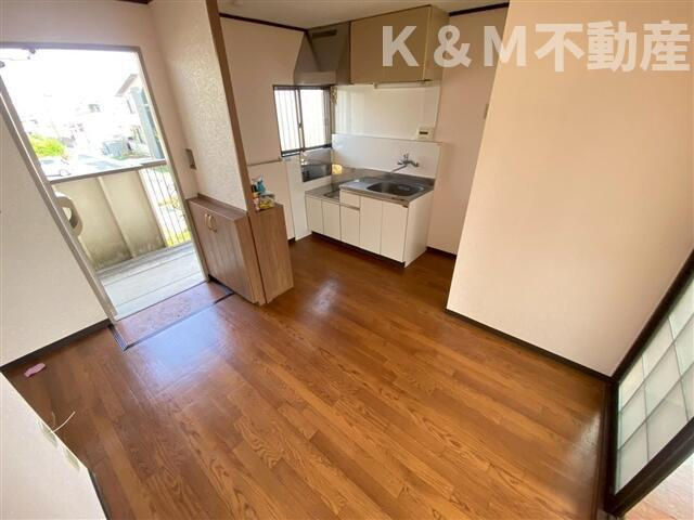 たんぽぽハイツの居間・リビング|こちらのリビングで趣味の時間をお楽しみください