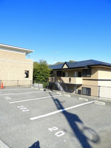 ソレアードＴの駐車場|駐車場があるので、車を買う予定の方も安心です