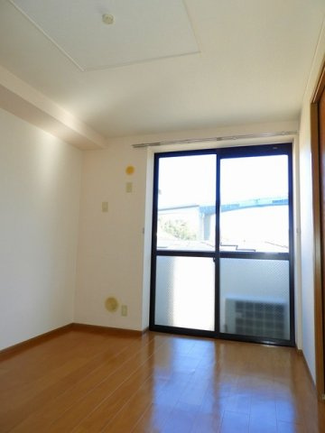 ソレアードＴの居間・リビング|ゆったりとしたリビングです