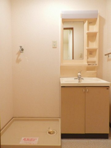 ソレアードＴの洗面所|脱衣スペースもあります