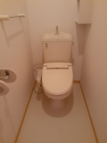 メゾン・ド・ブリアンＤのトイレ|落ち着いた色調のトイレです