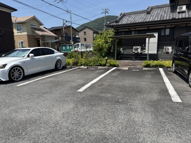 ブリーゼの駐車場