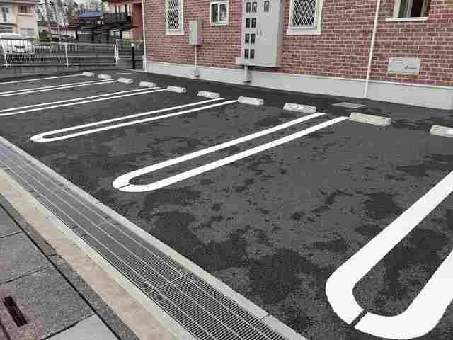 サンライト　ブローテの駐車場