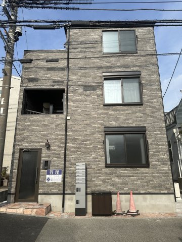 茅ヶ崎市小和田３丁目のアパートの外観