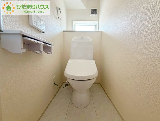 いわき市四倉上仁井田2期　新築戸建　1号棟のトイレ|温水洗浄便座なら、年中温かいので、安心して座ることができます。さらに、身体が冷えることもないため、便座カバーを付ける必要もありません。