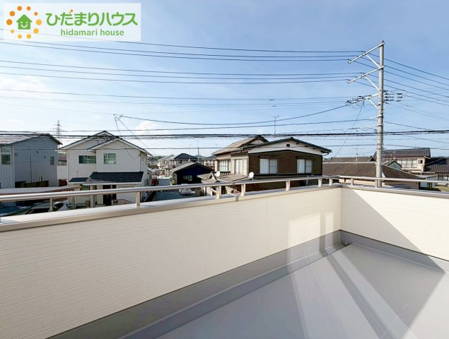 いわき市四倉上仁井田2期　新築戸建　1号棟のバルコニー|2部屋から出入りできるバルコニーで、お洗濯物の干し分けもできちゃいますね(^^♪