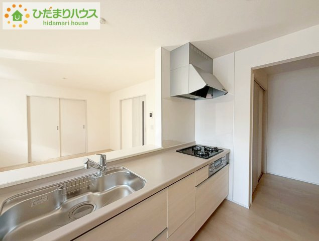 いわき市四倉上仁井田2期　新築戸建　1号棟のキッチン|シンプルなシステムキッチン♪広々としていてお料理をするのにも十分な広さがあります！お子様とお菓子作りをしたり、新しいお料理に挑戦したり毎日の家事が楽しくなりそうです！