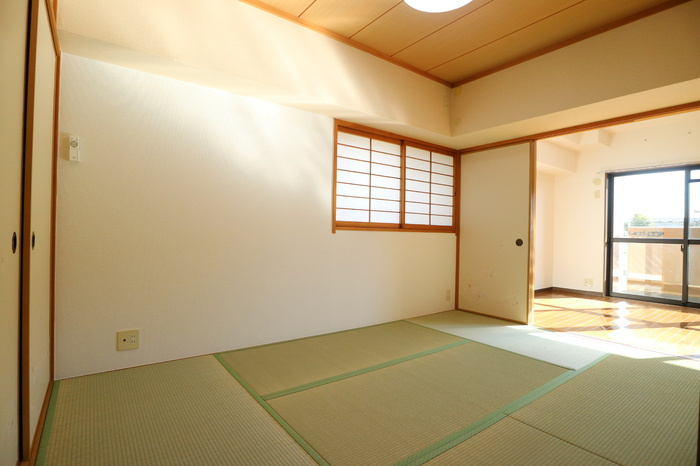 プラザハイツ二ツ屋A棟の和室