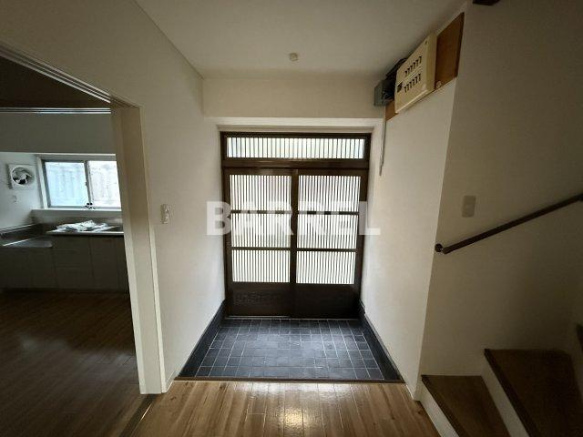 豊中市稲津町2丁目戸建の玄関