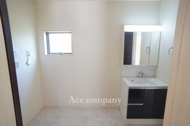 【ランドリースペース】 | 八尾市小畑町2丁目　【1号棟/全4棟】 | 広々洗面＆ランドリー室♪床下収納付きです♪