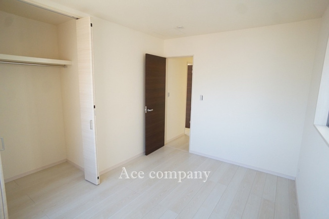 【内装】 | 八尾市小畑町2丁目　【1号棟/全4棟】 | 【2階：ストレージルーム（※9.93平米）】クローゼット完備です♪