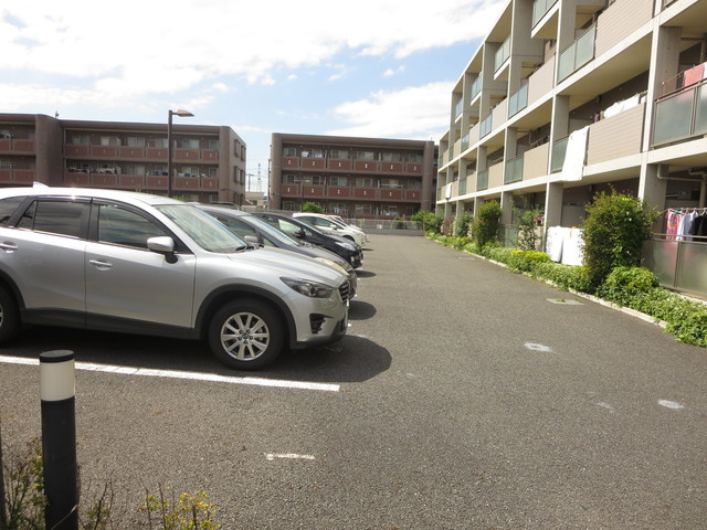 グランドゥール鶴ヶ島の駐車場