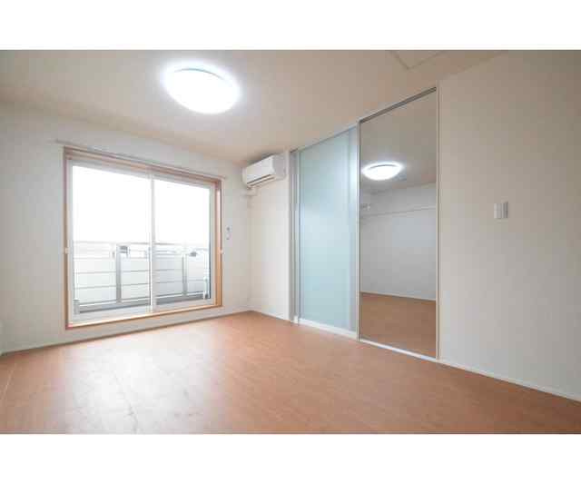 川崎市多摩区登戸の賃貸マンションの居間・リビング