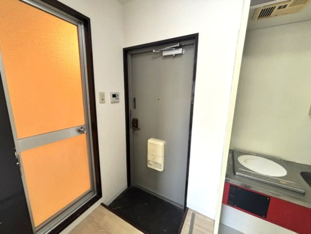 三景マンションの玄関