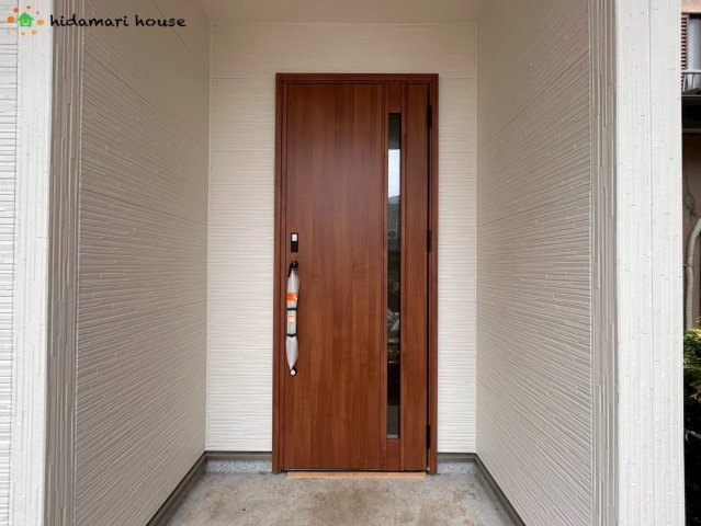 上尾市瓦葺第1期　新築戸建　リナージュ01の玄関