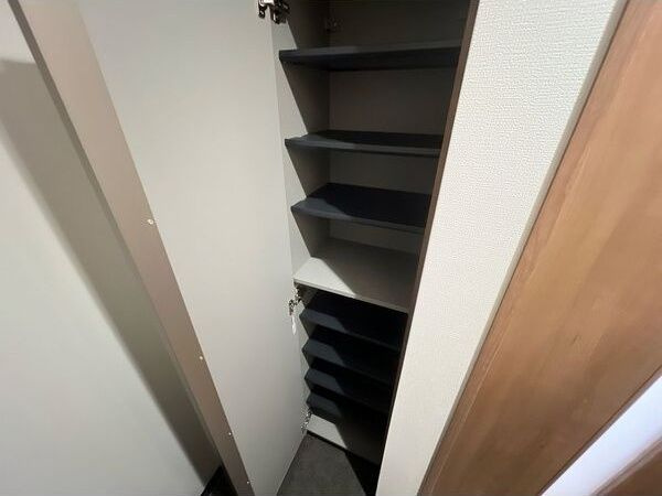 オクサリス淡路の玄関